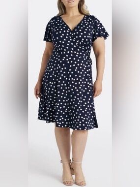 Ralph Lauren polka dot dress. Waist ruching V-neck short sleeve. Black, white 16
